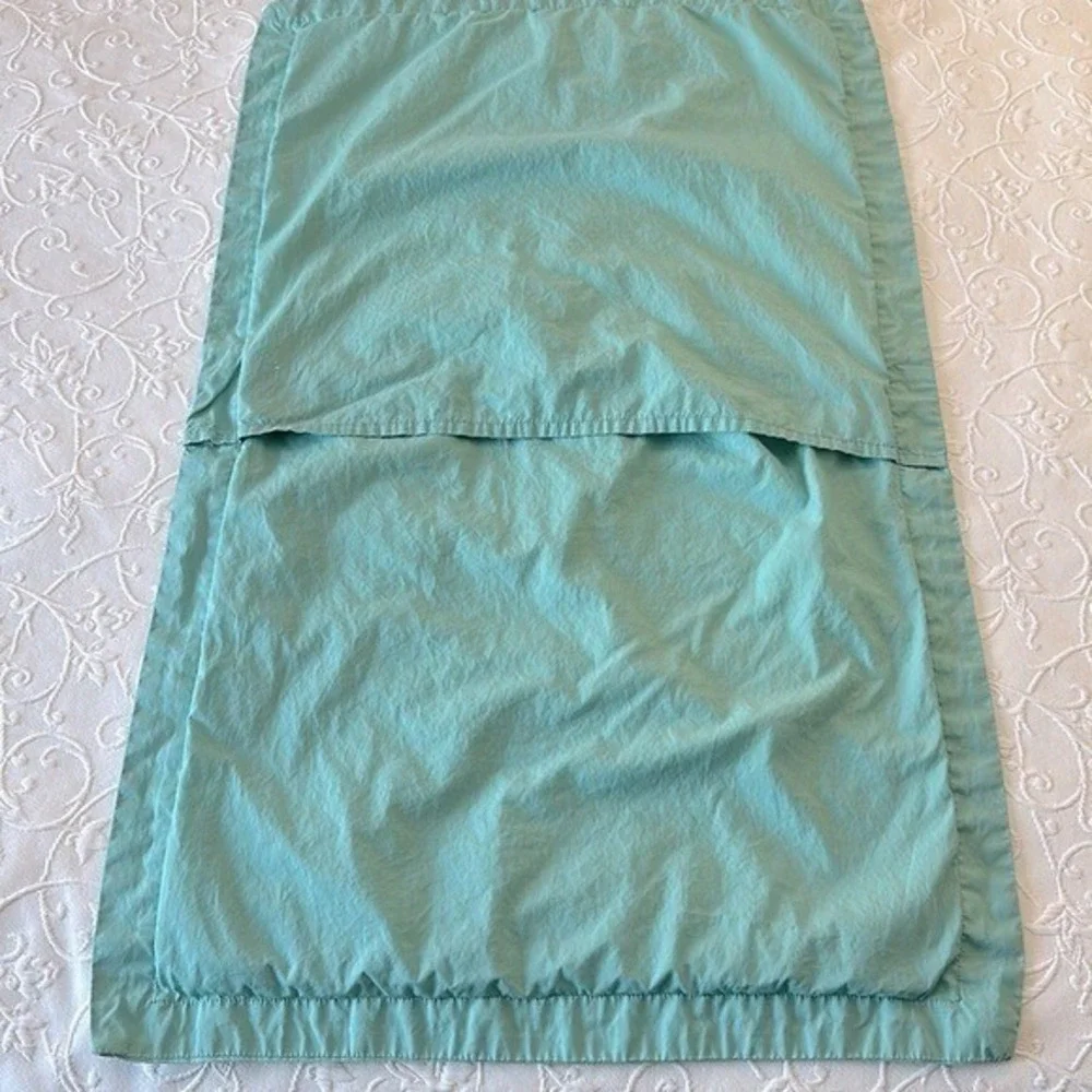 2 Tommy Bahama King‎ Size Turquoise and White Tropical / Pineapple Print Shams